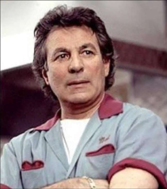 Joe E. Tata, who played Nat in “Barrados no Baile”, has died at age 85 Joe E. Tata, who played Nat in “Barrados no Baile”, has died at age 85