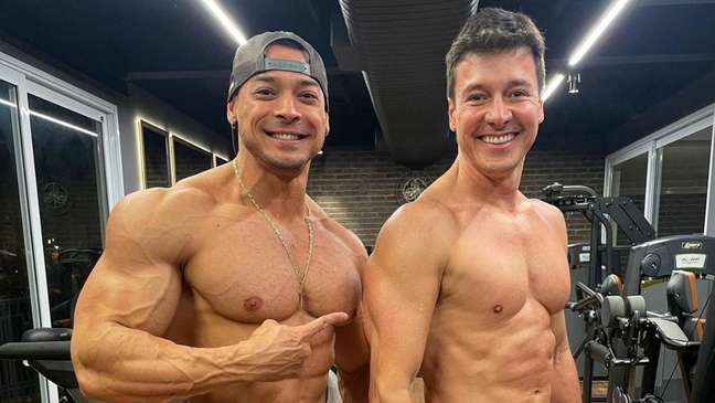 Oh!  Rodrigo Faro shows off his muscular body and impresses the fans