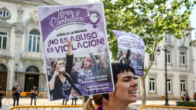 Mujeres participan en protestas callejeras