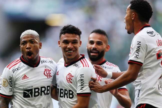 Brasileirão: Flamengo aposta em tabela mais acessível para encostar no Palmeiras; veja comparação