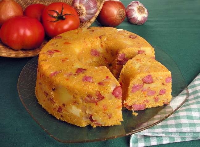 香肠芝士蒸粗麦粉|图:烹饪指南