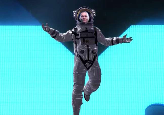 Johnny Depp makes a surprise appearance at the MTV Awards