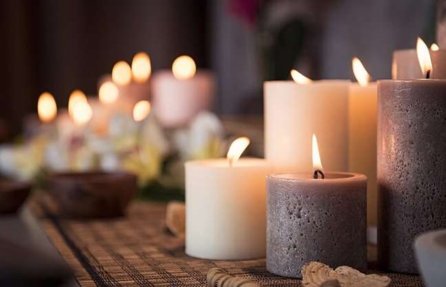 4.在禅宗装饰中，香薰蜡烛是极好的香味和装饰环境。来源:Usman Dar