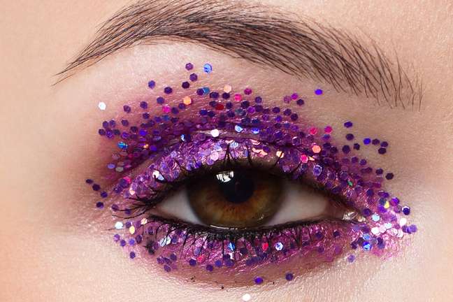 Glitter eye makeup 