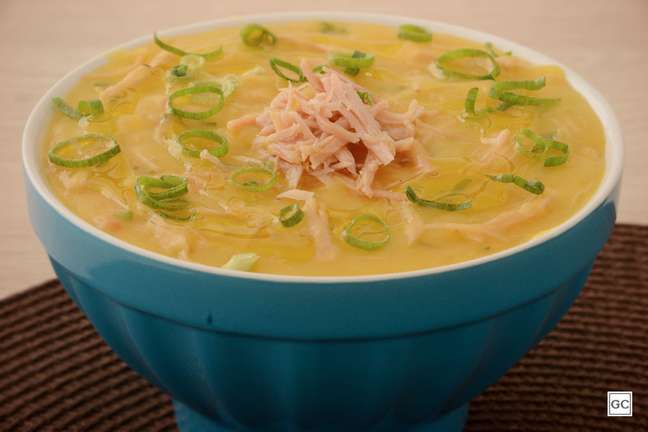 Cassava cream soup with loin - Photo: Guia da Cozinha Cassava cream soup with loin - Photo: Guia da Cozinha