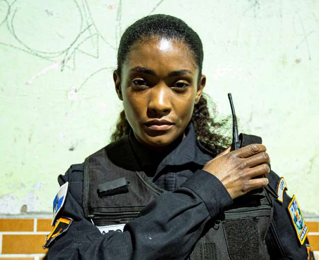 Erika Januza was afraid to go up to Rocinha in uniform in “Arcanjo Renegado” Erika Januza was afraid to go up to Rocinha in uniform in “Arcanjo Renegado”