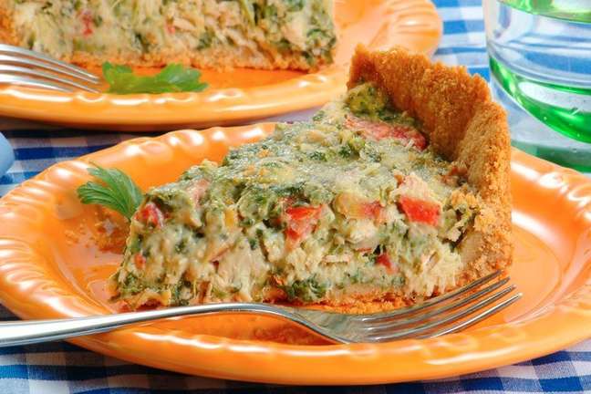 Torta de frango e escarola f&aacute;cil | Foto: Guia da Cozinha