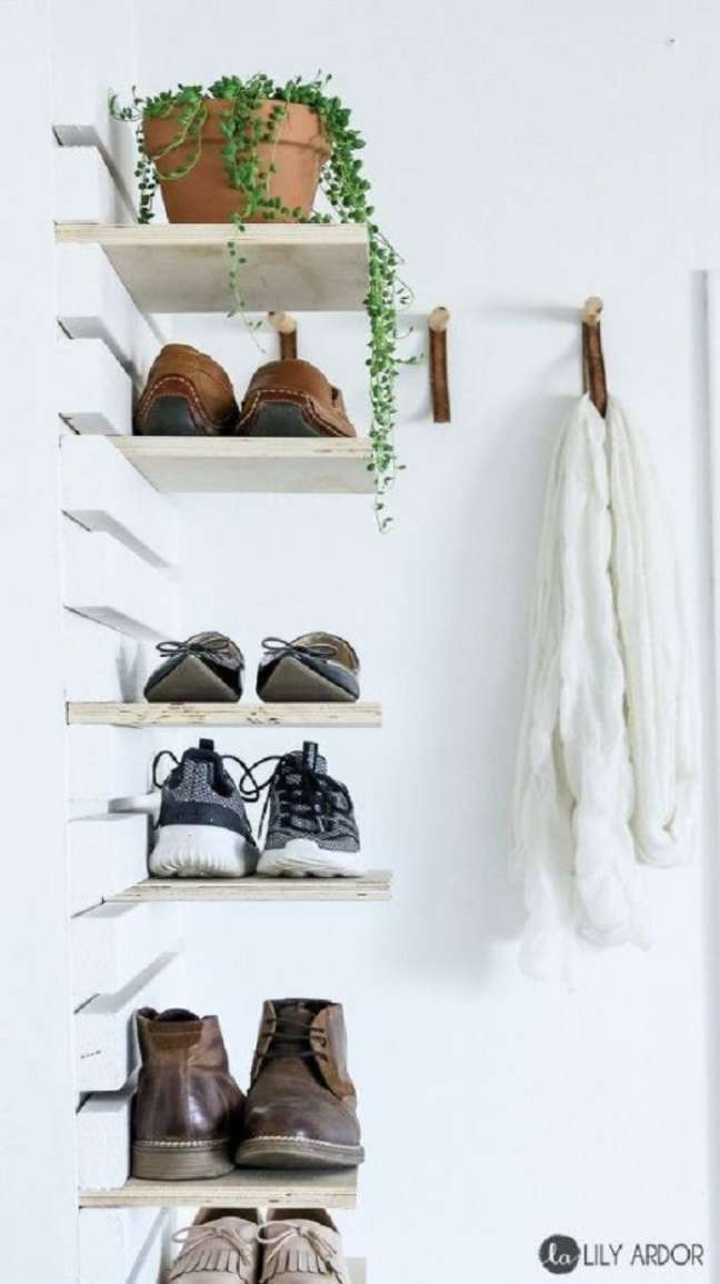 37. Wooden shoe cabinet with rustic shelves - Photo La Lily Ardor 37. Wooden shoe cabinet with rustic shelves - Photo La Lily Ardor
