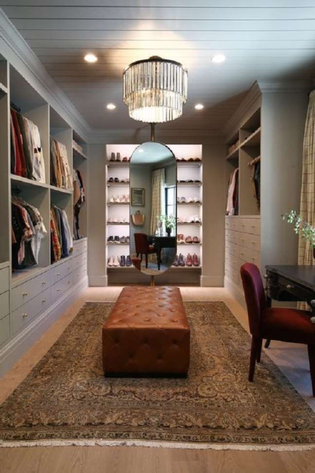 24. Small planned closet ideas - Photo Chris Loves Julia 24. Small planned closet ideas - Photo Chris Loves Julia