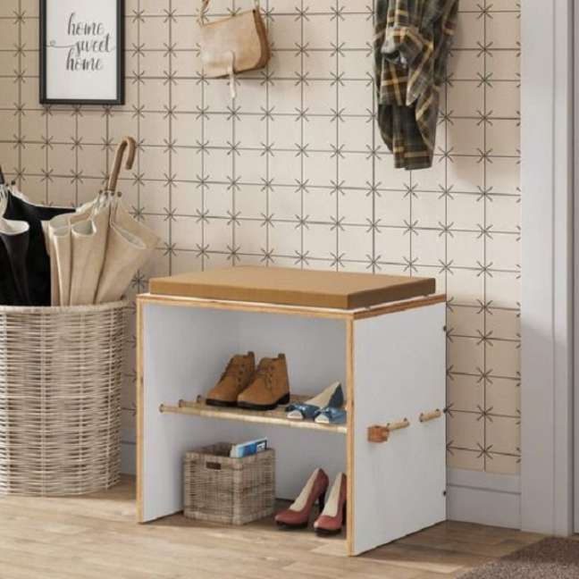 33. Wooden shoe rack with leather seat - Photo Mercado Livre 33. Wooden shoe rack with leather seat - Photo Mercado Livre