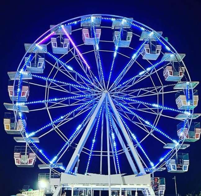 The Ferris wheel is one of the attractions of the Itu Arena