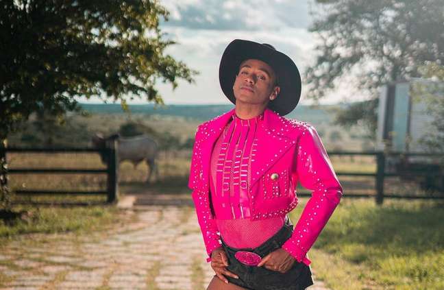 Comedian criticizes Record after being cut from “A Fazenda” Comedian criticizes Record after being cut from “A Fazenda”