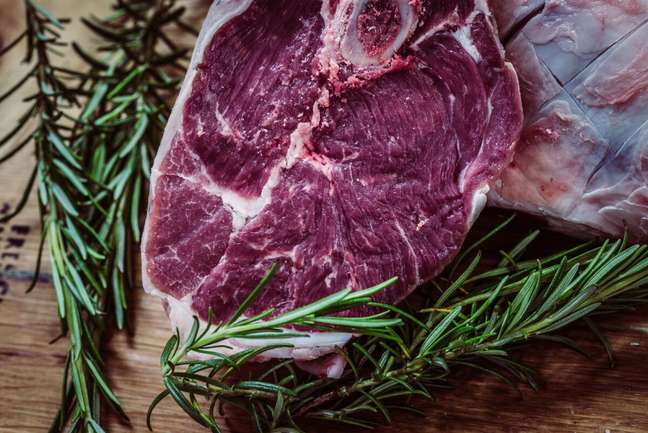 Is red meat expensive?  Find out how to replace it without losing nutrients