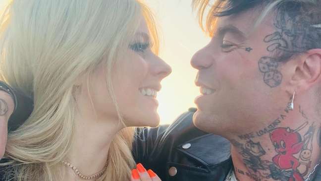 Avril Lavigne’s engagement ring costs about R $ 1.5 million;  watch