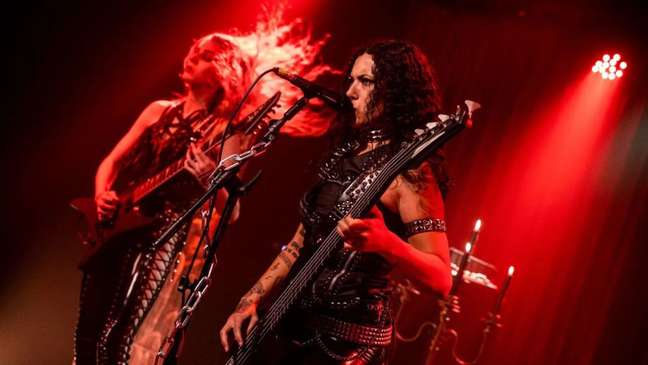 Fernanda Lira, of Crypta, spoilers the show at Rock in Rio;  watch