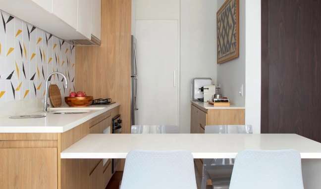 Wood and white is the right bet! Project by Liza Architettura. Wood and white is the right bet! Project by Liza Architettura.
