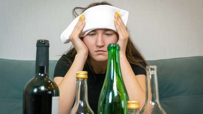 How to know if a hangover is due to excessive alcohol consumption or alcohol intolerance