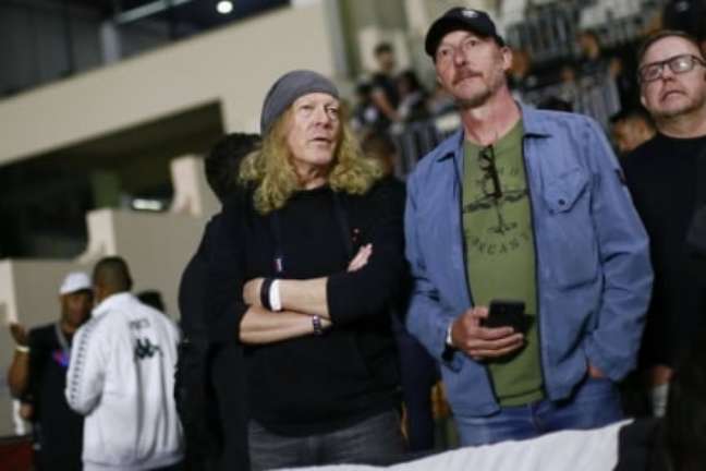 Janick (left) saw Vasco beat Guarani in São Januário (Photo: Daniel Ramalho / Vasco)