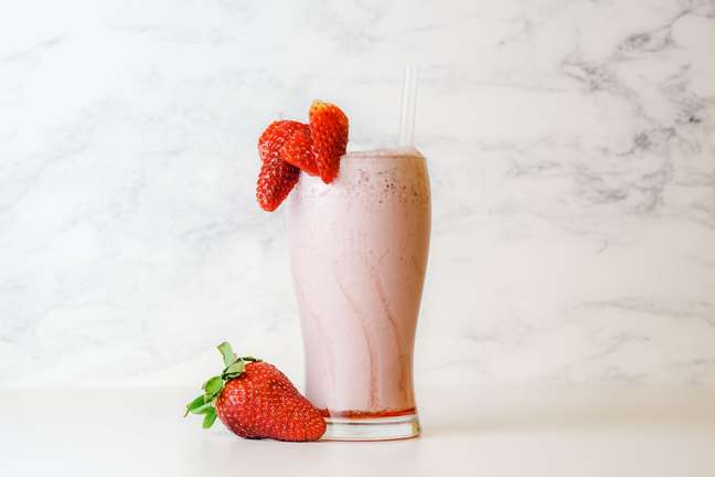 Red fruit smoothie with whey protein | Photo: Unsplash Red fruit smoothie with whey protein | Photo: Unsplash