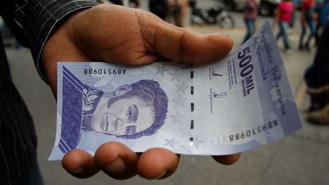 A moeda venezuelana mudou de nome e denominação, mas continua perdendo valor