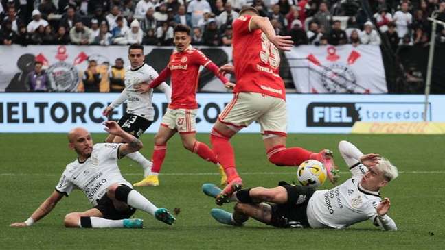 Corinthians e Internacional perderam oportunidade de se aproximarem do líder Palmeiras (Foto: Peter Leone/Ofotografico/LancePress!) Corinthians e Internacional perderam oportunidade de se aproximarem do líder Palmeiras (Foto: Peter Leone/Ofotografico/LancePress!)