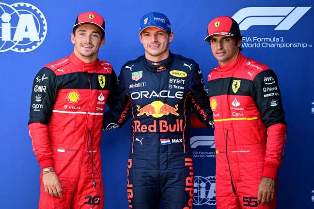 Leclerc, Verstappen e Sainz: piloto da Red Bull larga na frente. Briefing comenta 