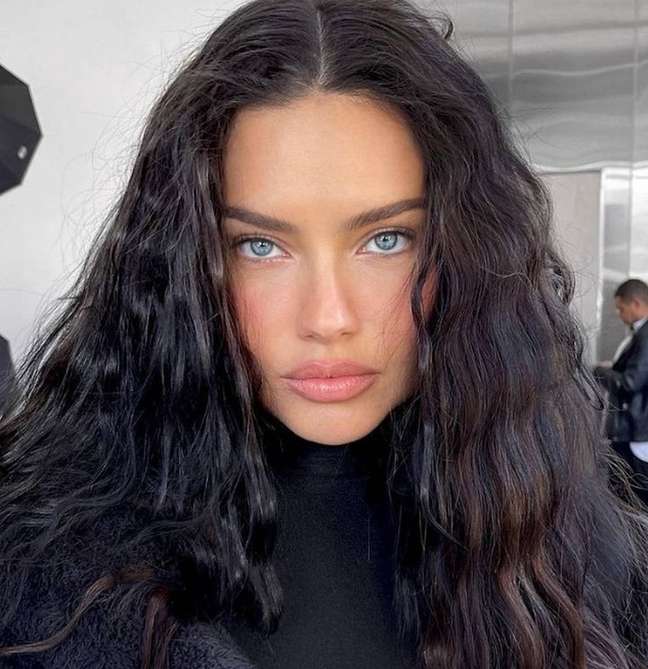 Adriana Lima posts a photo to announce the birth of her third child, Cyan Adriana Lima posts a photo to announce the birth of her third child, Cyan