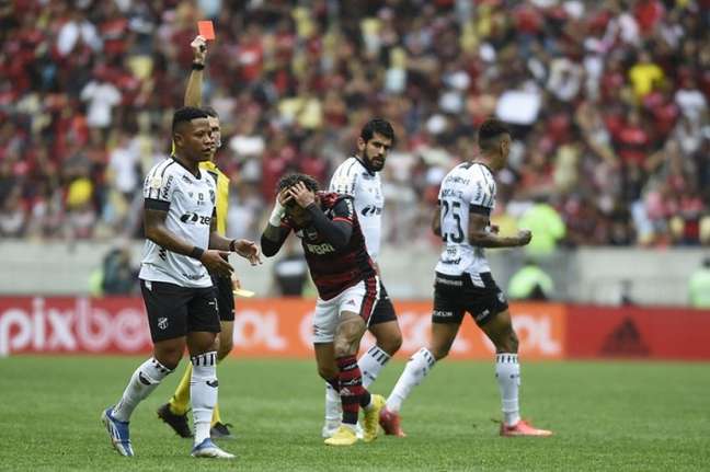 Ele ainda acha que é vítima, dispara jornalista sobre temperamento de Gabigol