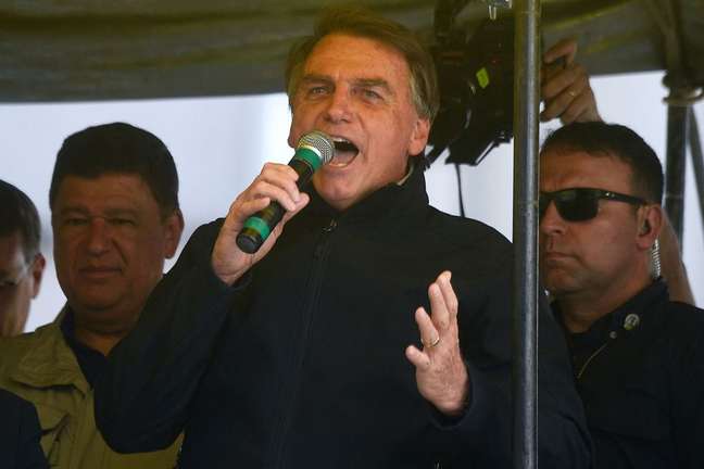Pesquisa mostra que Bolsonaro ainda lidera entre evang&eacute;licos, mas teve queda nas inten&ccedil;&otilde;es de voto