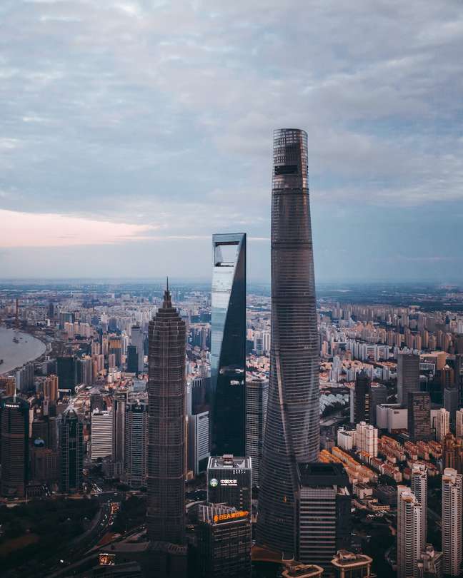 The building has the fastest elevator in the world, reaching a speed of 20.5 meters per second.