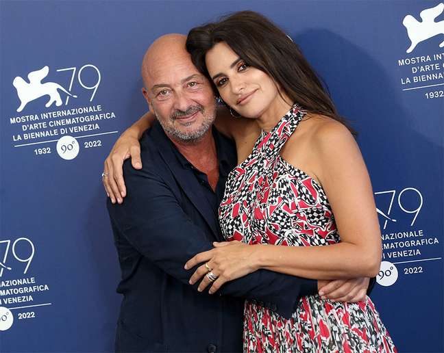 The director of Penelope Cruz’s new film reveals that she was born a woman The director of Penelope Cruz’s new film reveals that she was born a woman