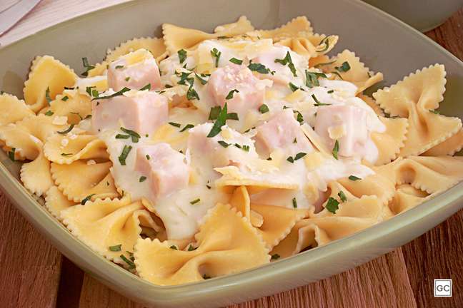 Pasta with white sauce and turkey breast | Photo: Cooking Guide Pasta with white sauce and turkey breast | Photo: Cooking Guide