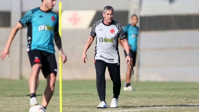 Jorginho já comandou dois treinos no CT Moacyr Barbosa (Daniel RAMALHO/VASCO) Jorginho já comandou dois treinos no CT Moacyr Barbosa (Daniel RAMALHO/VASCO)