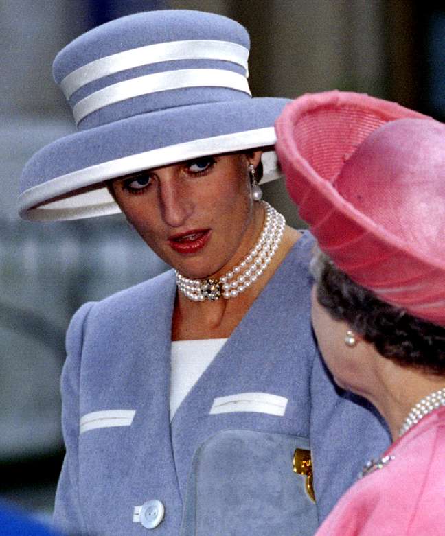 Rainha Elizabeth e princesa Diana em 1993