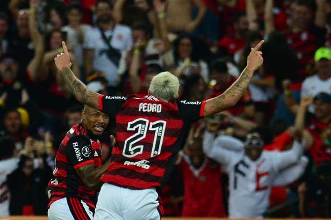 Flamengo vira sobre Vélez Sarsfield e faz final brasileira da Libertadores com o Athletico-PR