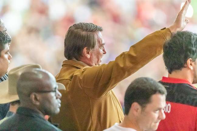 Bolsonaro assiste ao jogo do Flamengo no Maracanã Bolsonaro assiste ao jogo do Flamengo no Maracanã