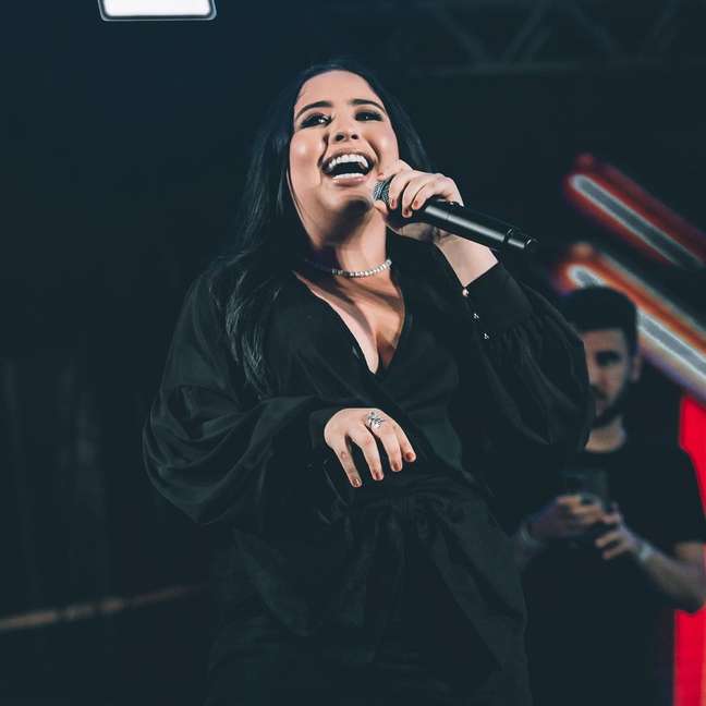 Mari Fernandez, singer and songwriter