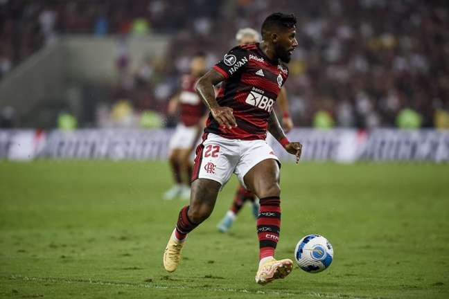 E o Rodinei? Tite elogia fase de lateral do Flamengo e cita motivo para não convocá-lo à Seleção