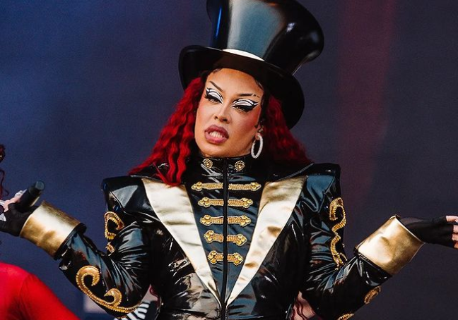 Gloria Groove performs to a lively crowd on the Sunset Stage at Rock in Rio 2022