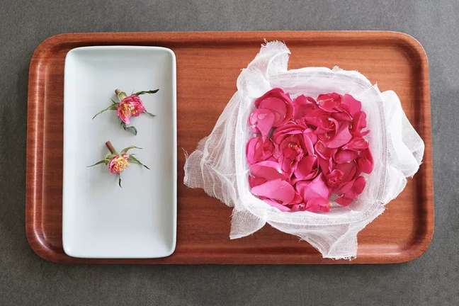 How to make a DIY perfume with flowers How to make a DIY perfume with flowers