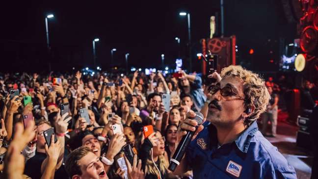 The band Jovem DionĂsio animated the Supernova stage on Saturday - The band Jovem DionĂsio animated the Supernova stage on Saturday -