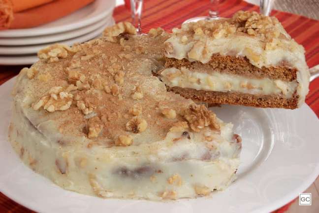 Indian Cake with Nuts |  Photo: Kitchen Guide