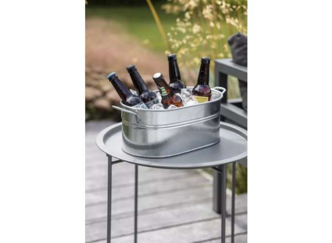 Use galvanized steel coolers to cool drinks Use galvanized steel coolers to cool drinks