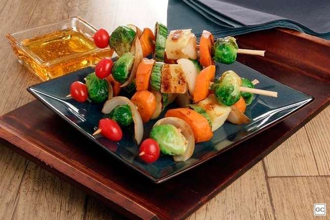 Meatless Monday: vegetarian skewer with carbonated cheese Meatless Monday: vegetarian skewer with carbonated cheese