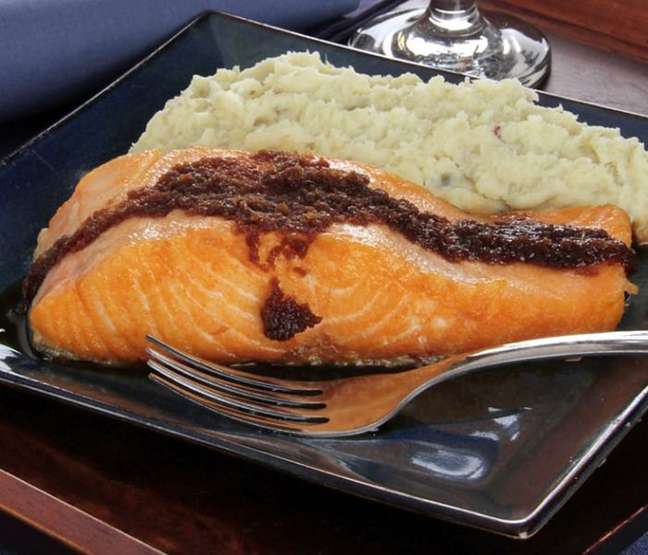 Grilled Salmon With Mashed Sweet Potatoes (Playback / Cooking Guide) Grilled Salmon With Mashed Sweet Potatoes (Playback / Cooking Guide)