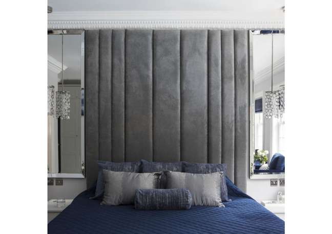 Illuminate both sides of the headboard with mirrors. Illuminate both sides of the headboard with mirrors.