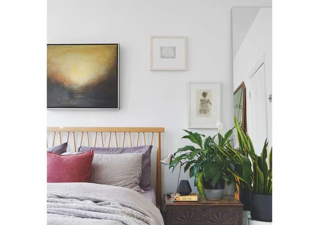 Choose a discreet and minimalist style. Choose a discreet and minimalist style.