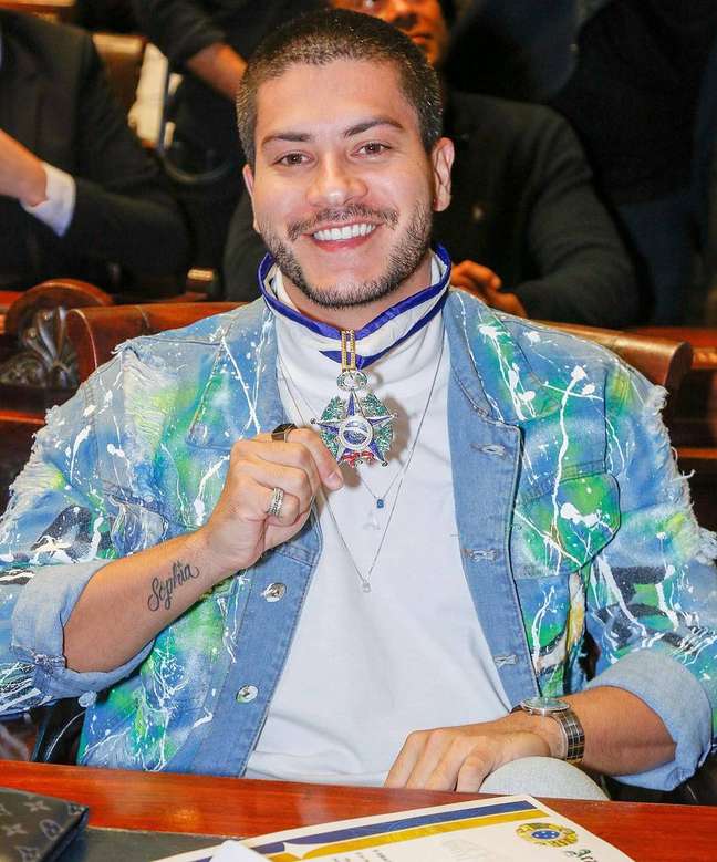Arthur Aguiar is decorated with honor at the Rio de Janeiro City Council Arthur Aguiar is decorated with honor at the Rio de Janeiro City Council