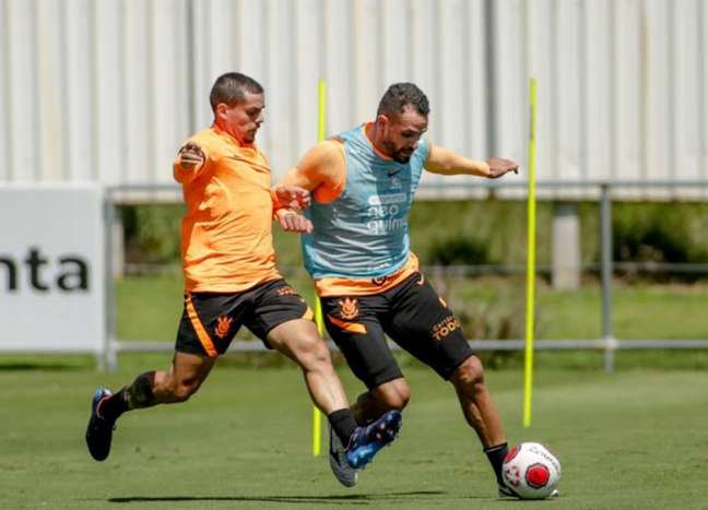 Vítor Pereira espera ter aval do departamento médico para escalar dupla em decisão pelo Corinthians