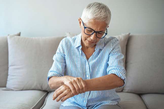 Rheumatoid arthritis is more common in middle-aged women Rheumatoid arthritis is more common in middle-aged women